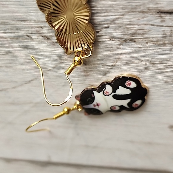 Playful Cat earrings Beautiful Enamel design 925S post EO - Picture 4 of 5